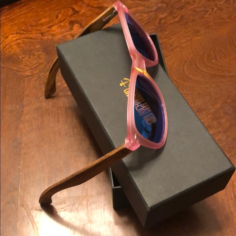 Brand New Polarized Pink Sunglasses W Wooden Frame